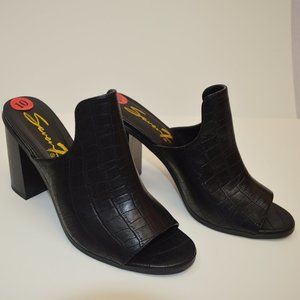 NWOT Seven7 Isabella Mule black crocodile clogs